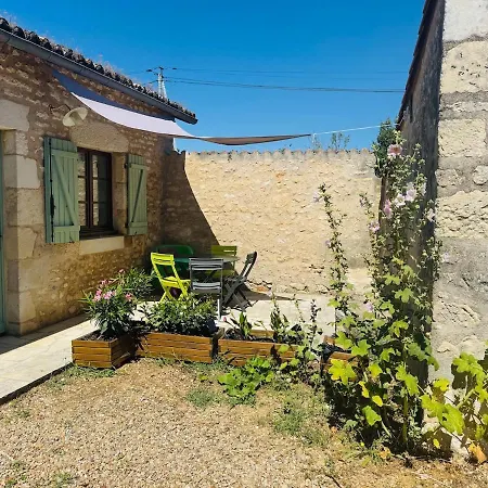 La Maison Aux Volets Verts * Bonnes (Vienne)